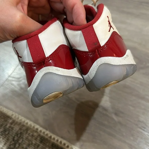 Air Jordan 11 Retro Cherry - Picture 5 of 6